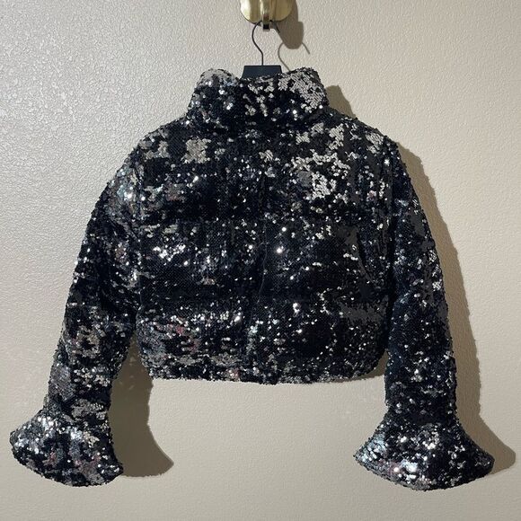 Chic Black Sequin Bomber Jacket - Picture 3 of 7